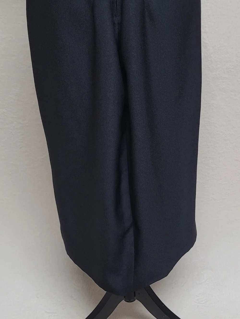 90s Vintage Miss Scarlett Black Satin Crepe Frog Clasp Closure Midi Wiggle Dress - Picture 10 of 11